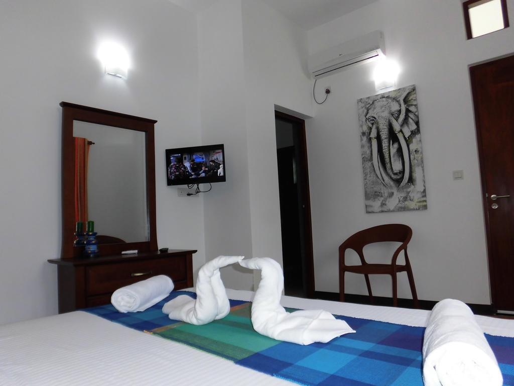 Pick & Go White House Bed & Breakfast Negombo Exterior foto