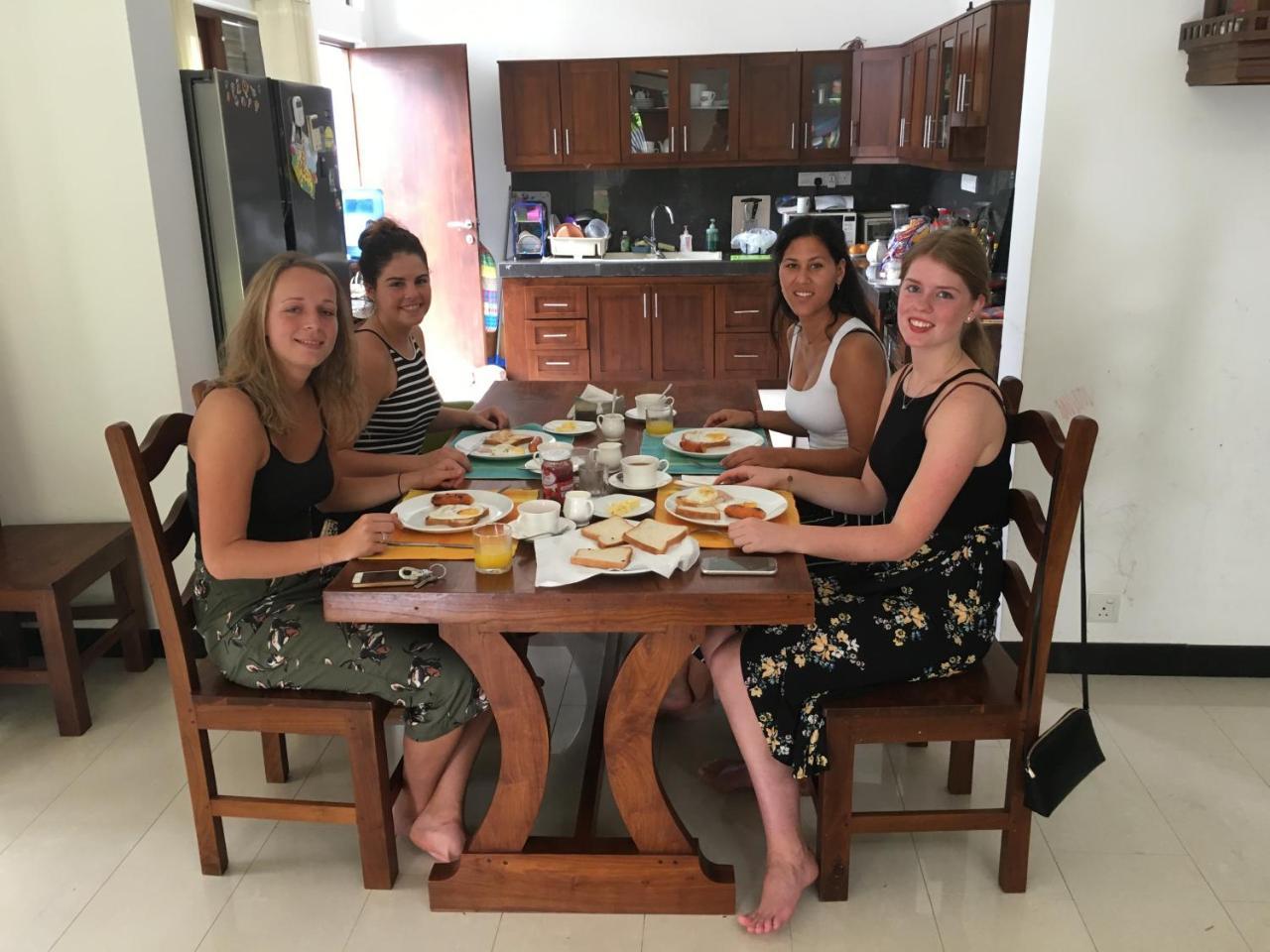 Pick & Go White House Bed & Breakfast Negombo Exterior foto